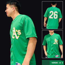 Cargar imagen en el visor de la galería, Camiseta beisbolera tipo americana
